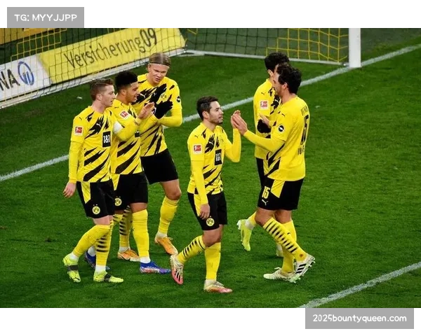 赛前发布会：多特主帅确认将变阵3-5-2应对拜仁，强调中场绞杀